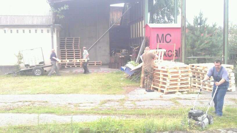 Vorschaubild für 2012-07-03 Arbeitseinsatz Hof