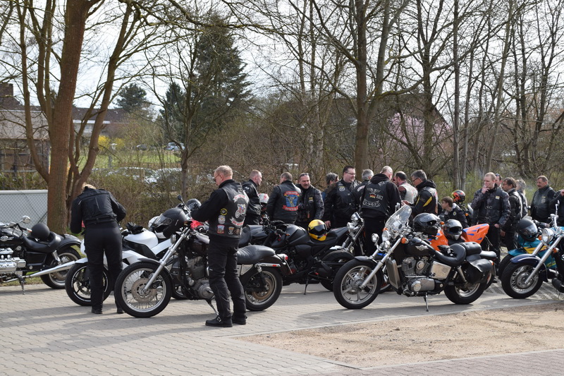 Vorschaubild für 2014-03-22 Motorradkorso Hochzeit Eisbaer