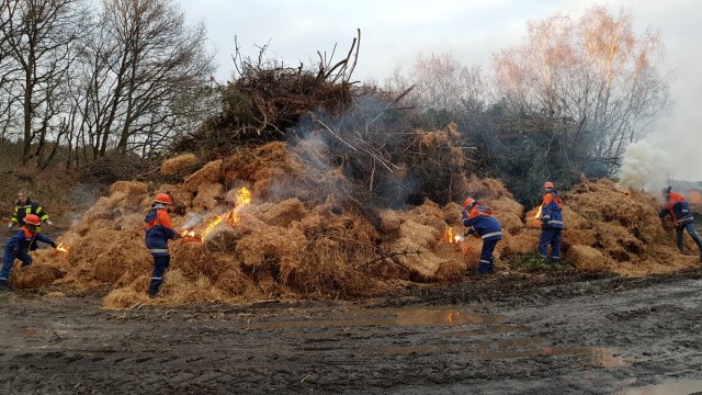 2018-04-01 Osterfeuer Karwitz - 20180401 191553