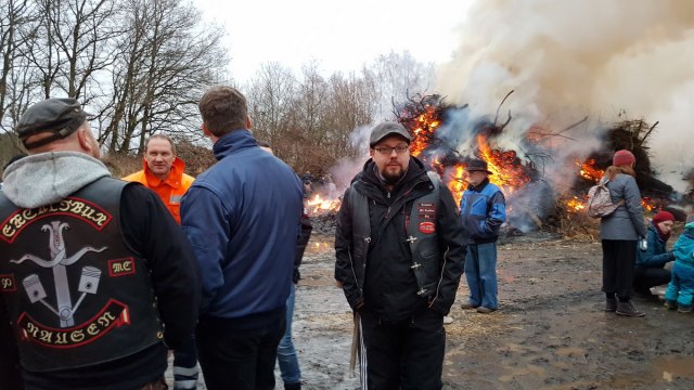 2018-04-01 Osterfeuer Karwitz - 20180401 194513