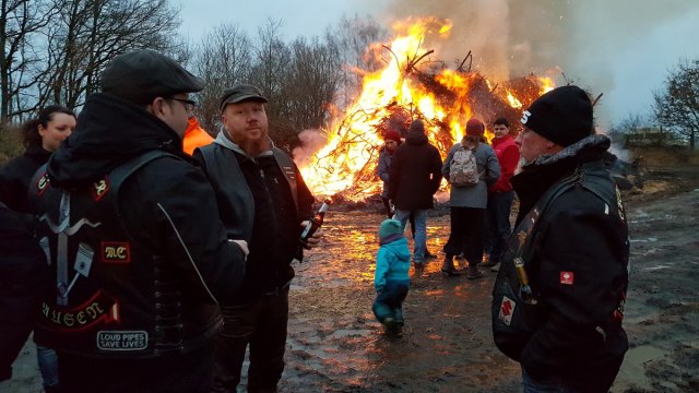 2018-04-01 Osterfeuer Karwitz - 20180401 195955