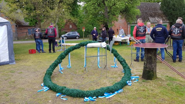 2019-05-01 MCE Maibaum Karwitz - 20190501 101152