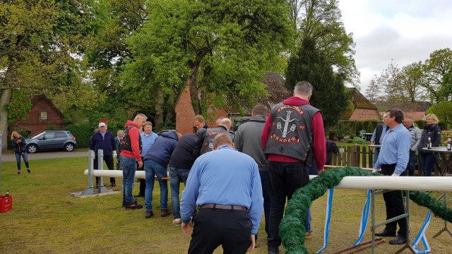 2019-05-01 MCE Maibaum Karwitz - 20190501 103232
