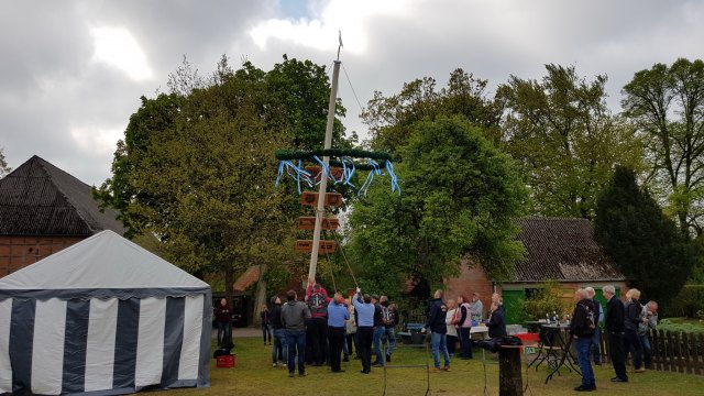 2019-05-01 MCE Maibaum Karwitz - 20190501 103253