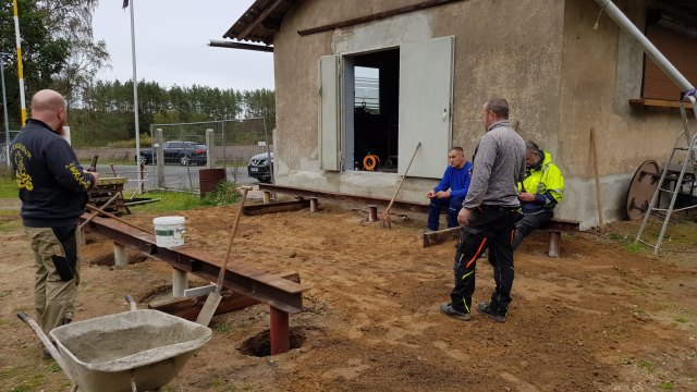 2019-10-11 MCE Arbeitseinsatz Terasse Clubhaus - 20191011 171534